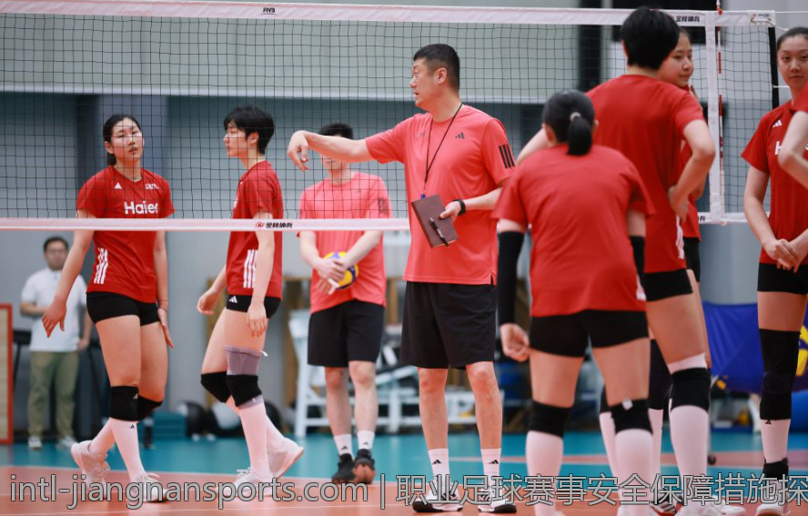 职业足球赛事安全保障措施探讨
