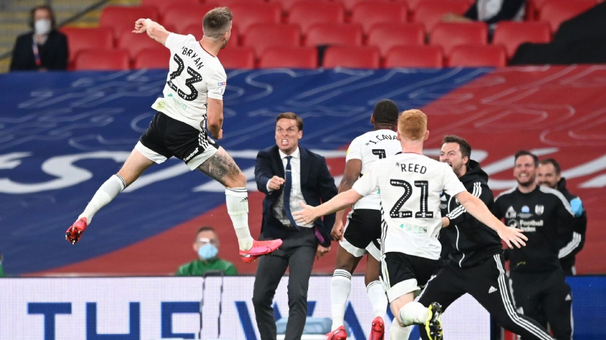 更在潜移默 更在潜移默